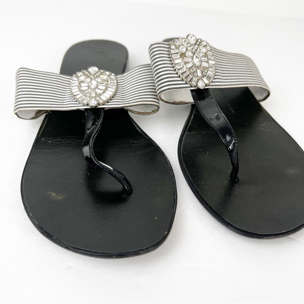 Giuseppe Zanotti Diamond Jewel thong flats black and white